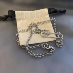 Vivienne Westwood ヴィヴィアン安全ピンネックレス ウンチェ着用 