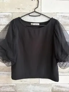 【美品】黒のチュールパフスリーブトップス