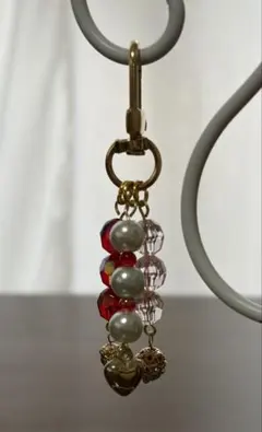 ハンドメイド　キーホルダー　スマホチャーム　ゴールドハート　レッド