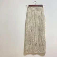 GU ケーブルニットナロースカート