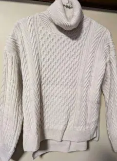 URBAN RESEARCH アイボリー ケーブル編み タートルネックセーター