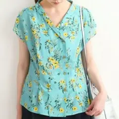 IENA カスレフラワー ダブルボタンブラウス 花柄 半袖 ブルーのサムネイル
