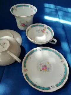 【あやか様専用】ボーンチャイナ／ティーカップ&ソーサー セット