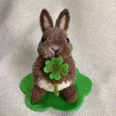 置き型　うさぎぽんぽん　立ち耳　薄茶