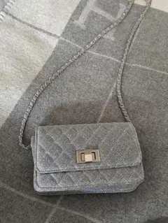 シルバー キルティング ショルダーバッグ