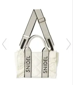 snidel フリルキルティングロゴバックのサムネイル