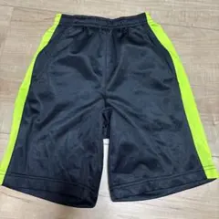 120サイズ 黒と蛍光　ラインハーフパンツ