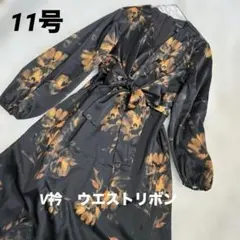花柄長袖ロングワンピース　11号　Vネック　リボン付　バナナリパブリック　黒地
