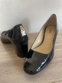チャンキーヒール　エナメルパンプス　ブラック