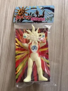タローマン ソフビ 人形 蓄光カラー版 鷲野デパート名品展 - メルカリ