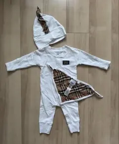 BURBERRY　ロンパース　スタイ　帽子　３点セット　6M　68㎝