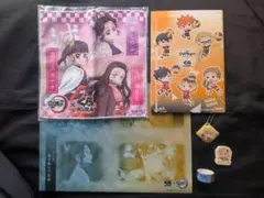 【鬼滅グッズ くら寿司】鬼滅ハンドタオル 我妻善逸チャーム 鬼滅クリアファイル