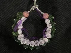 バラモチーフの紫色ビーズブレスレット