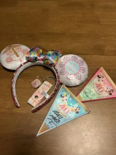 ディズニー　イッツアスモールワールドカチューシャ&ホルダーおまけ付き
