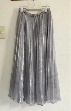 GU ジーユー　シャイニープリーツスカート　ライトグレー　M