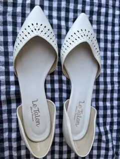 ルタロンのホワイトパンプス/25