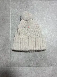 ホワイト ニット帽子 ポンポン付き42-46cm