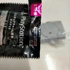 ビスケット PlayStation ミニチュアチャーム 付き　初代