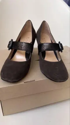 極美品　Pitti 黒 スエード風 パンプス ストラップ　仕事　就活　冠婚葬祭