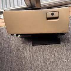 18クラウン用グローブボックス ベージュのサムネイル