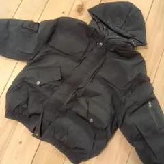 フード付き ブラックダウンジャケット