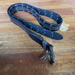 スタッズ付き黒レザーベルト