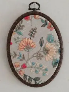 ✽.* お洒落なインド刺繍ファブリック　フレームアート オーバル型 ✽.*