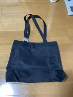 ナイロン製ブラックトートバッグ