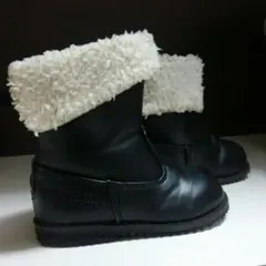 コムサ13㎝子供用黒ブーツ。