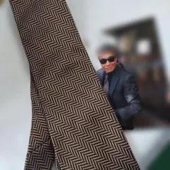 舘ひろし貴重同デザイン柄ネクタイ 舘ひろし氏(タカ)のスクエア柄ネクタイを復刻!! - YouTube