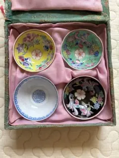 花柄の陶磁器小皿セット 4個