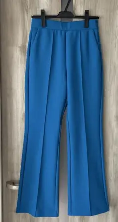 AZUL カットジョーゼットセンタープレスフレアパンツ