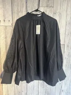 YEVS 袖刺繍長袖ブラウス ブラック 新品タグ付き
