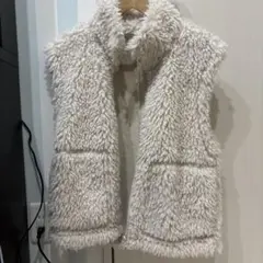 GU ボアベスト クリーム色 ポケット付き