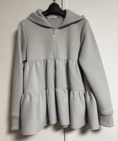 【新品未着用】yori（ヨリ）バックダブルフレアパーカー ライトグレー Warmコンパクトパーカー | outer| yori