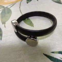 黒 レザーブレスレット シンプルデザイン