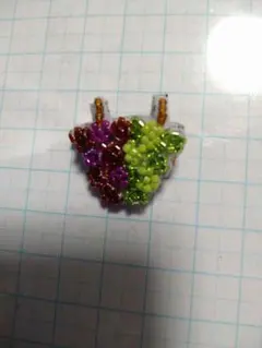 ハンドメイドビーズ刺繍ブローチ ぶどう