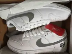 Supreme × Nike SB Dunk Low White