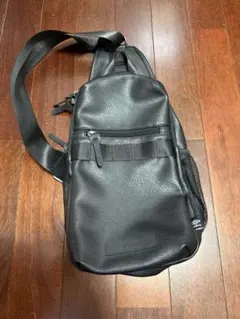 アンブロ umbro ブラック ボディバッグ　ショルダーバッグ