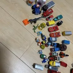 カーズ ミニカーと恐竜のセット