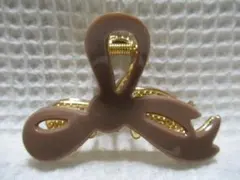 アクリル系のリボン型付き　ゴールドメタルバンスクリップ　ライトブラウン系