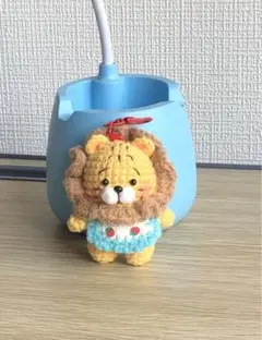 ライオンのあみぐるみ 赤いストラップ付き