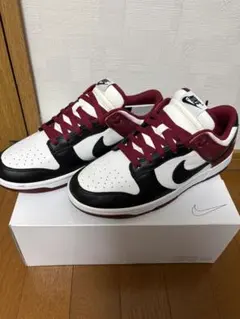 ア*様 Nike Dunk Low ホワイト/ブラック/バーガンディ