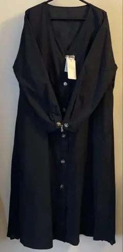 バックプリーツノーカラーワンピース　ブラック