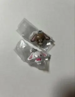 サンリオキャラクターズ　めじるしアクセサリー　しろうさ　くろうさ