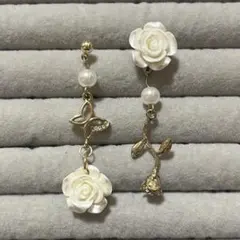 バラ　パール　蝶々　スタッドピアス　ゴールドのサムネイル