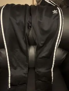 adidas ブラック ジャージパンツ Fサイズ