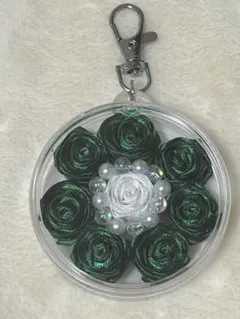 三代目健二郎のメンバーカラー緑の薔薇の キーホルダー
