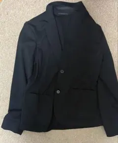 黒のテーラードジャケット