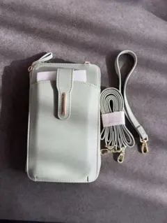 【新品】大人気✨️ 小物入れ ポーチ グリーン 財布 ウォレット 肩掛け